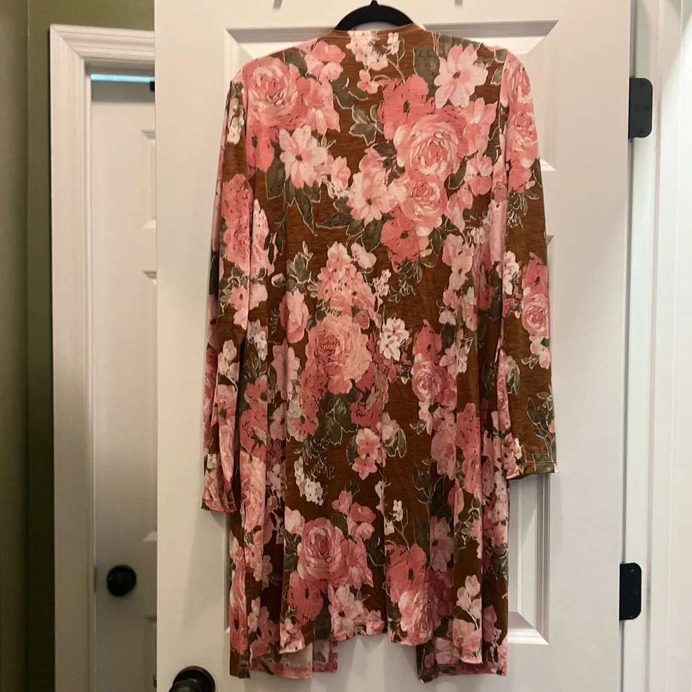 3/$19 Sew in Love floral open front lightweight cardigan